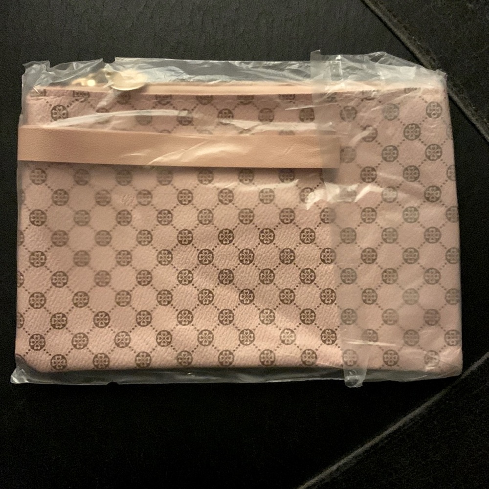 💕LAST ONE💕NWT Pink Wristlet with Zipper Closure & Strap - Picture 7 of 7